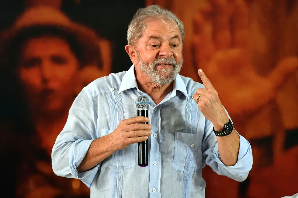 Valgkampfølget til Brasils tidligere president Luiz Inacio Lula da Silva ble truffet av flere skudd på en reise sør i landet. Foto: Nelson Almeida/AFP/NTB scanpix