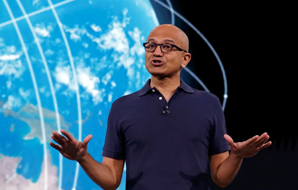 Microsoft under Satya Nadellas ledelse har de siste årene levert et skoleeksempel på hvordan etablerte markedsledere kan møte innovative utfordrere.