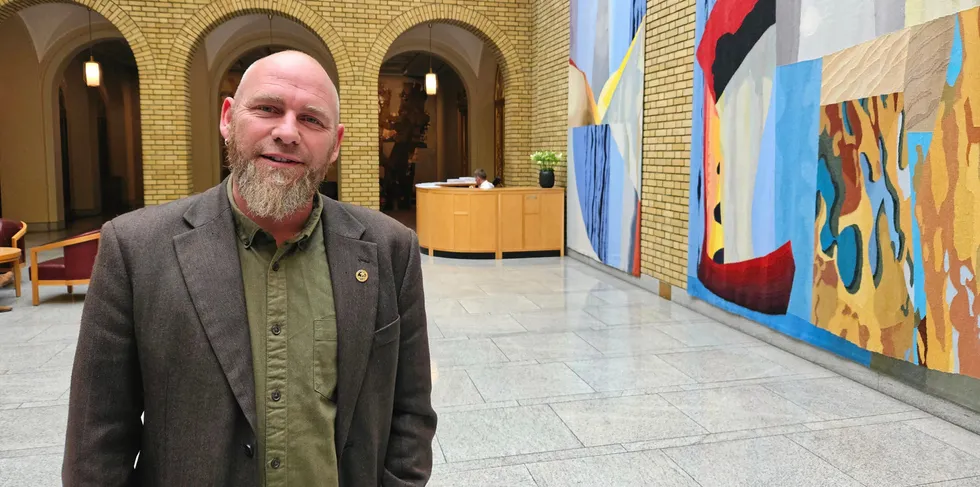 Geir Jørgensen (R) ber fiskeriministeren svare på hva han mener om kvotespekulasjon.