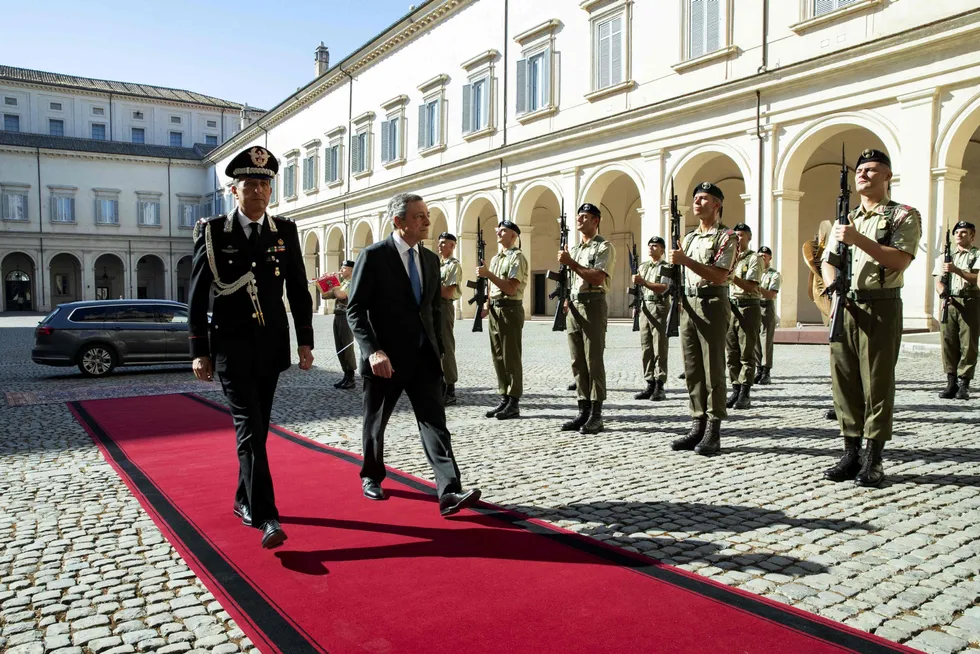 Mario Draghi ankom Quirinale-palasset torsdag morgen, der han møtte Italias president.