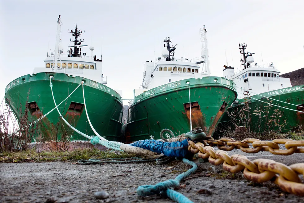 Det svinger i shipping. I 2016 lå disse skipene fra Havila i opplag på Moltustranda på Søre Sunnmøre. De siste fire ukene har Havila steget over 60 prosent på Børsen.