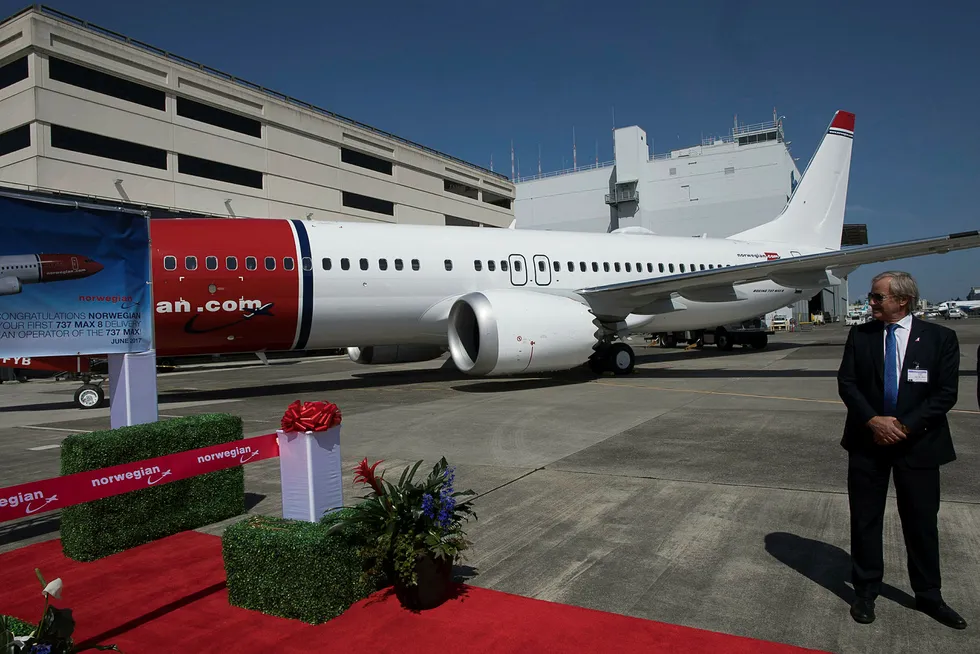 Konsernsjef Bjørn Kjos har sagt at Norwegian skal være lønnsom i år. Her fra da han hentet Norwegians første 737 Max på Boeing Delivery Center i Seattle i juni 2017.