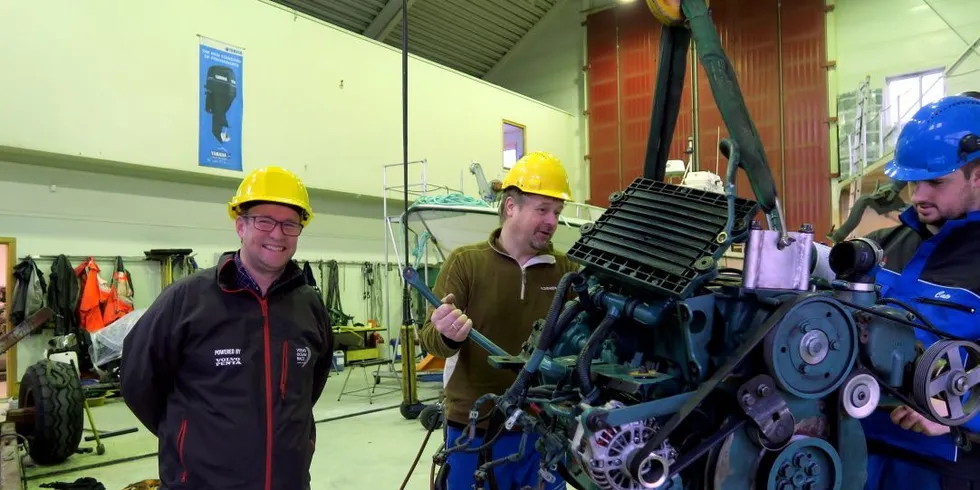 Kjell Ivar Sørøy (t.v) daglig leder i Rørvik Marina, Trond Skjærvær og Cato Haugsvik. Foto: Kjersti Sandvik