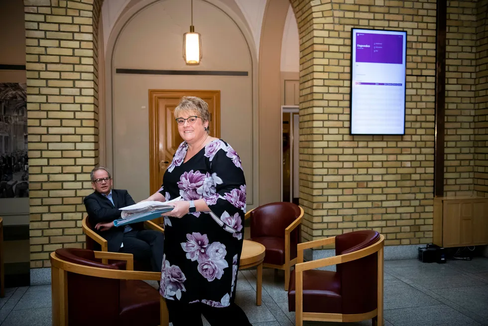 Kulturminister Trine Skei Grande (V) står sammen med næringsminister Torbjørn Røe Isaksen (H) bak forslaget til nye spilleregler i bokbransjen.
