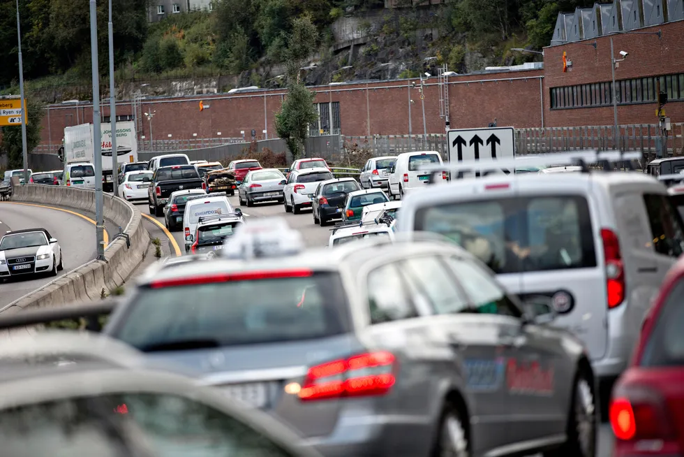 Veitrafikken i Oslo står for bare én prosent av Norges utslipp av klimagasser, skriver artikkelforfatterne.