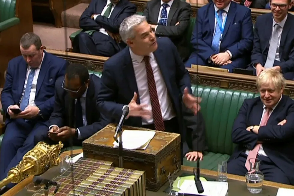 Brexitminister Stephen Barclay og statsminister Boris Johnson da Underhuset vedtok brexitloven.