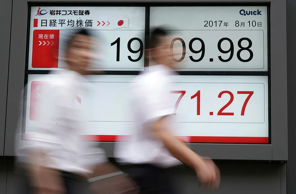 Aksjemarkedet i Japan faller for andre dag på rad på grunn av ordkrigen mellom USA og Nord-Korea. Foto: Eugene Hoshiko/AP photo/NTB scanpix
