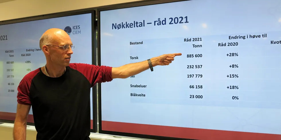 I fjor pekte havforsker Bjarte Bogstad på en torskekvote forskerne anbefalte til 885.600 tonn. I år justerer han kvoterådet kraftig ned, etter en metodeendring i det internasjonale råd for havforskning, ICES.