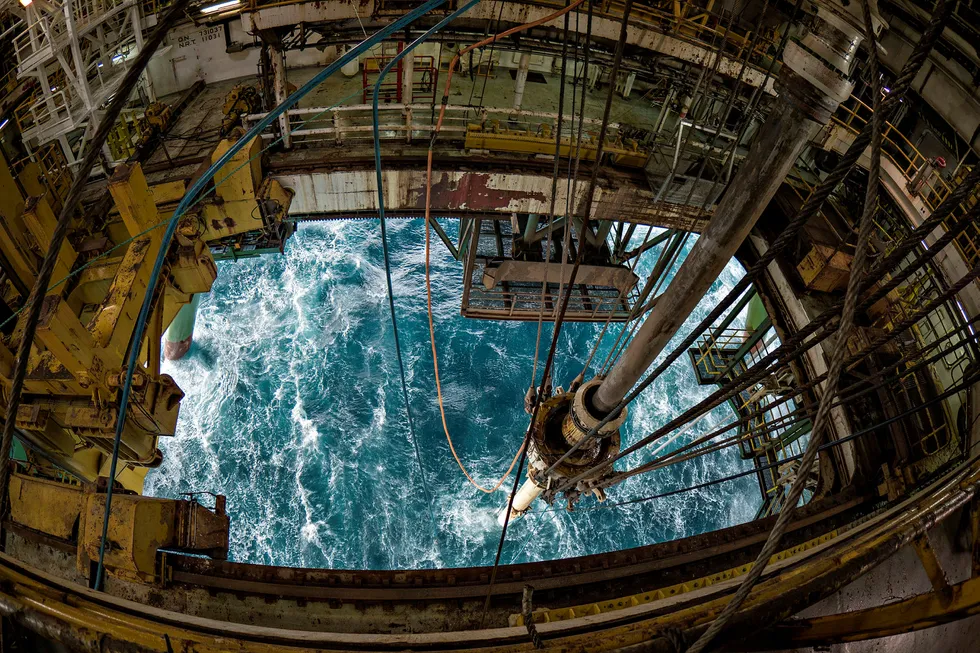 Det tidligere norske offshoreselskapet Ocean Rig blir kjøpt opp av Transocean. Ocean Rig-enheten «Leiv Eriksson», her fra Barentshavet der riggen drev avgrensningsboring for oljeselskapet Lundin i 2016.