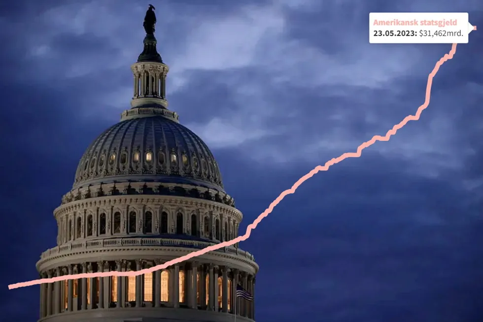 Gjeldstaket, som nå er på 31.400 milliarder dollar, ble nådd allerede i januar i år. På bildet ses Capitol Dome, toppen av Kongressen i USA der politikerne skal bli enige om budsjettet og gjeldstaket. Den rosa grafen viser utviklingen i den amerikanske statsgjelden siste 30 år.