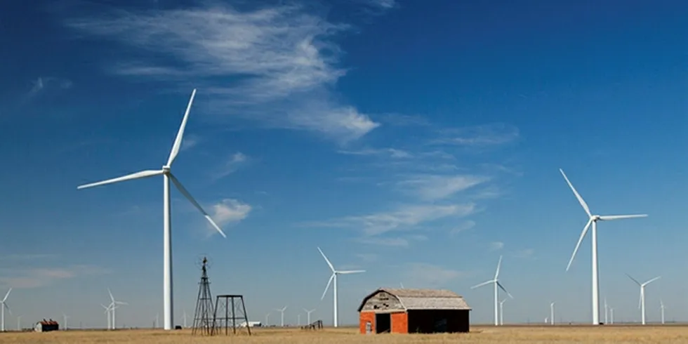 Wind trails only natural gas with new US power capacity