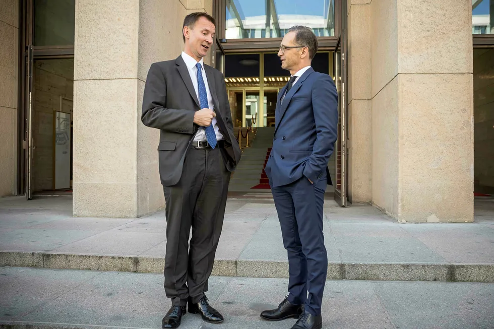 Storbritannias utenriksminister Jeremy Hunt (til venstre) advarte mot en «no deal» i et møte med sin tyske kollega Heiko Maas i Berlin mandag. Foto: Michael Kappeler/DPA/AFP/NTB Scanpix