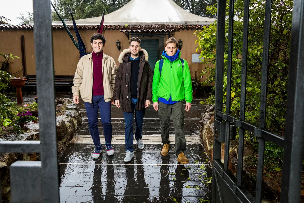 Økonomistudentene Alejandro Pepe (19), Federico Cafarella (20) og Lorenzo Sciarretta (20) forteller om en uklar fremtid. Foto: Gunnar Lier