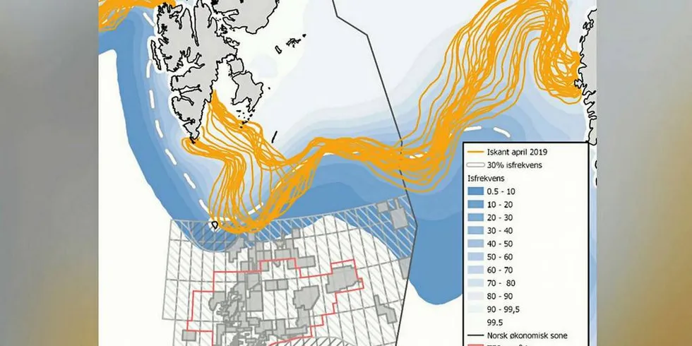 Iskantmålinger viser hvor iskanten (de oransje linjene) lå alle dagene i april 2019. De blå og hvite linjene viser isfrekvens (1988-2017) for april, mens de grå og røde linjene og feltene viser petroleumsområder og lisenser.Kilder: HI, NSIDC, Norsk Polarinstitutt, Norsk Petroleum