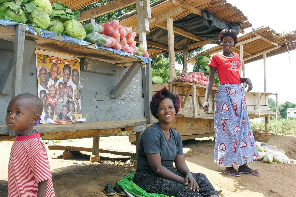 Norfund er medeier i Equity Bank i Kenya og DFCU i Uganda, som aktivt fremmer kvinnelige entreprenører gjennom egne programmer, sier forfatteren. Her fra Uganda. Foto: Istock/Getty Images