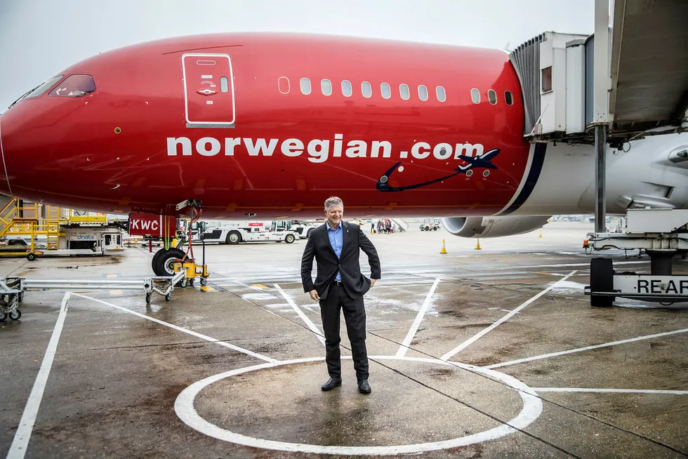 Konsernsjef i flyselskapet Norwegian ASA, Jacob Schram besøker selskapets base på Gatwick flyplass utenfor London.