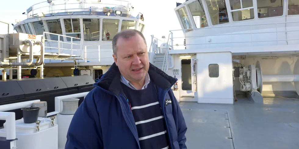 Ringnotreder Jonny Lokøy som har ringnotbåten "Endre Dyrøy", forventer høyere sild- og makrellpriser fremover.