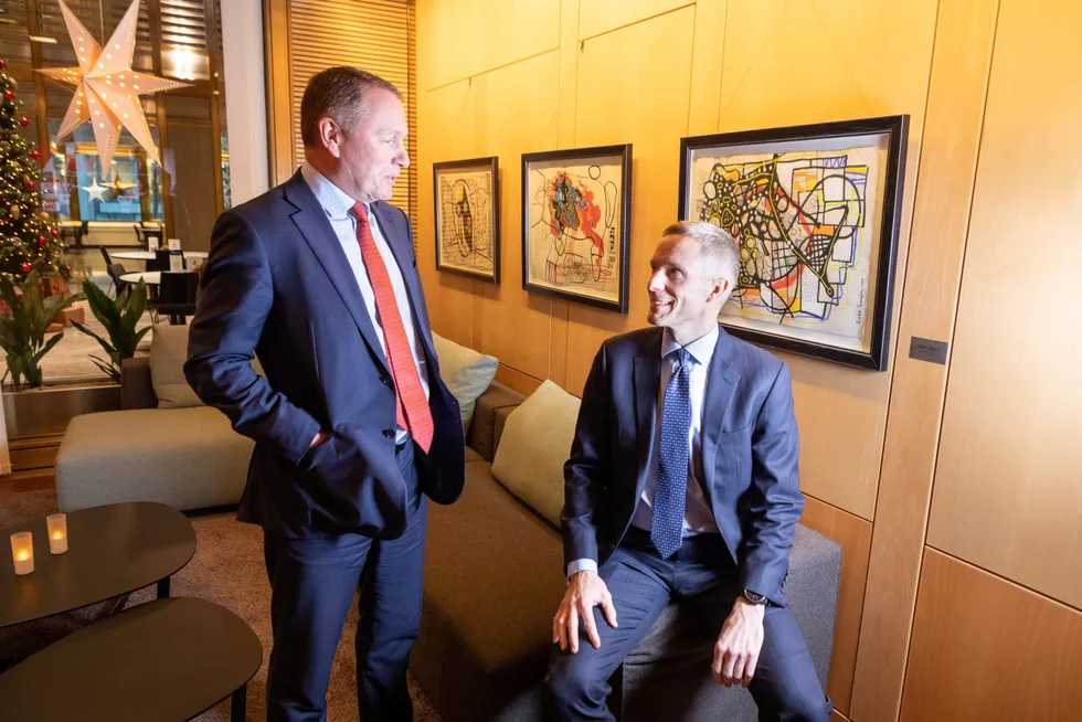 Ser etter stjerner i Norge: Investeringsdirektør Petter Johnsen (til venstre) og leder Nicolai Tangen i Norges Bank Investment Management skal bygge opp aksjeforvaltningsteamet i Oslo.