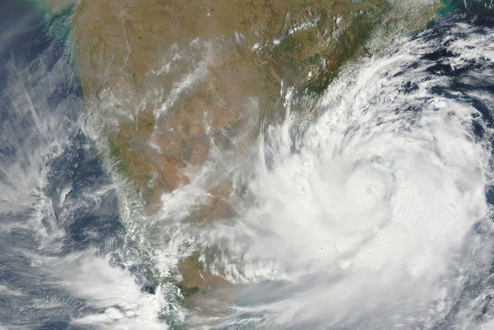 Syklonen Fani er ventet å gjøre stor skade når den treffer land.