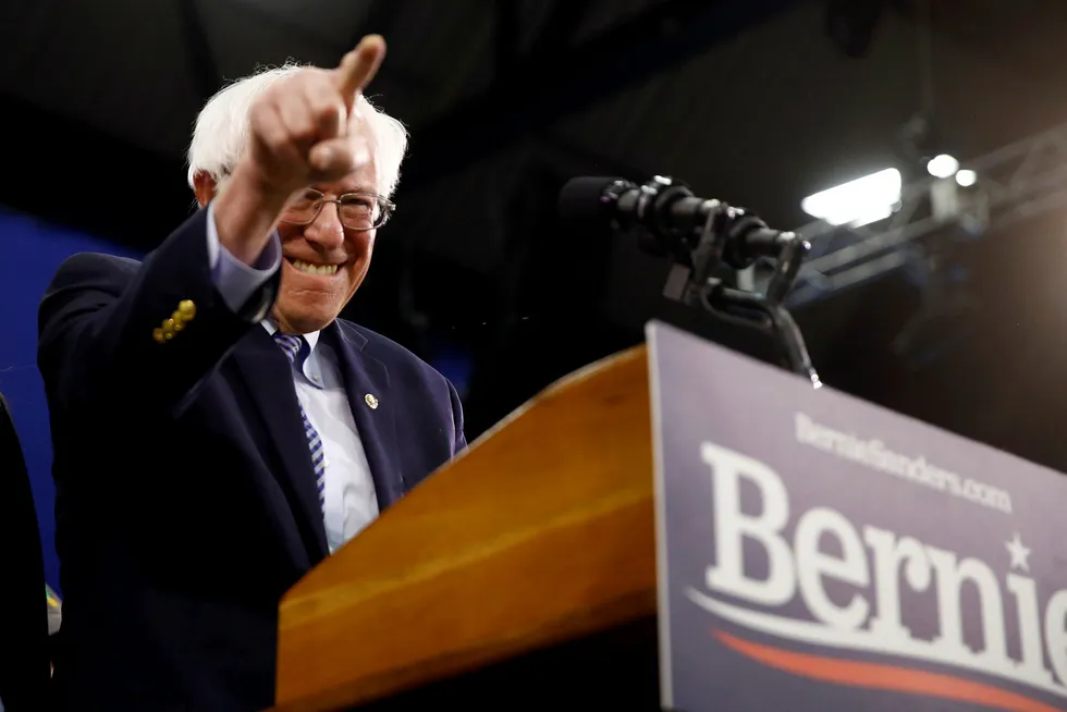 Senator Bernie Sanders, som omtaler seg selv som sosialdemokrat, har tatt en klar ledelse i kappløpet om å bli Demokratenes presidentkandidat.