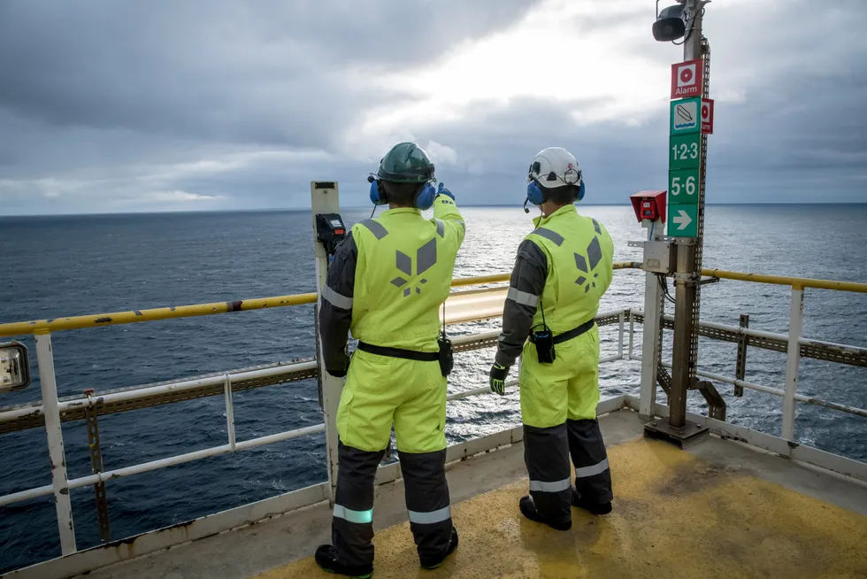 Lavere olje- og gasspriser ga Norge det laveste handelsoverskuddet siden november 2021.