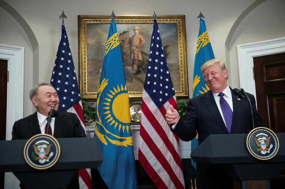 Det var god stemning da USAs president Donald Trump tirsdag tok i mot sin kollega fra Kasakhstan, Nursultan Nazarbajev, i Det hvite hus. Foto: Nicholas Kamm/AFP/NTB Scanpix