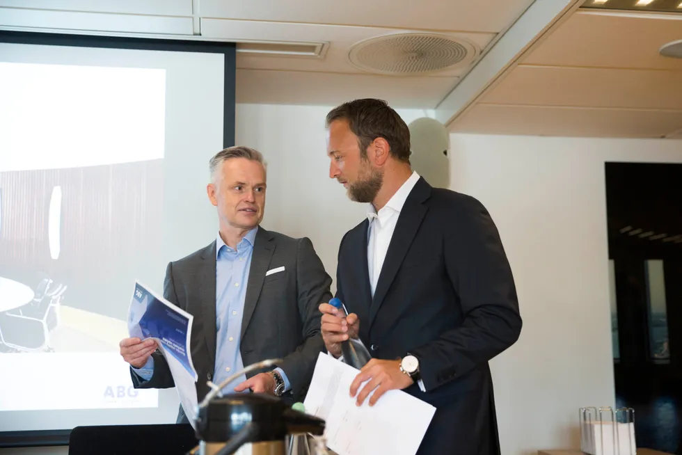 ABG-sjef Jonas Ström (f.v.) og finansdirektør Geir B. Olsen legger frem regnskap onsdag.