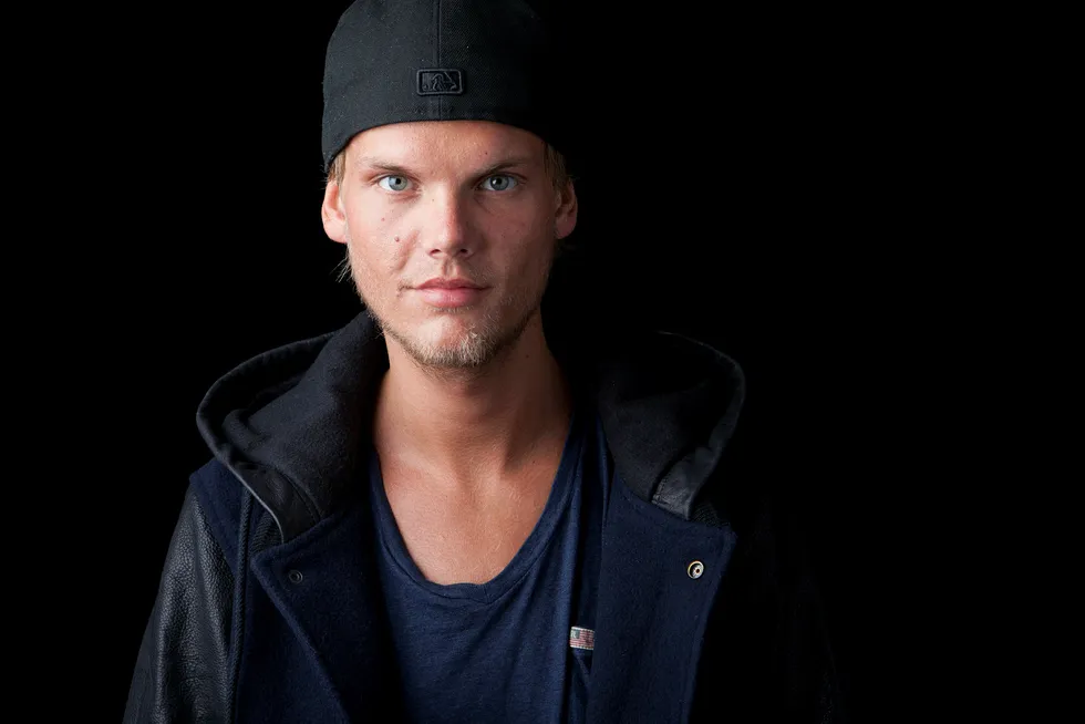 Svenske Tim Bergling, best kjent som artisten Avicii, ble funnet død fredag. Han ble bare 28 år gammel. Foto: Amy Sussman/AP