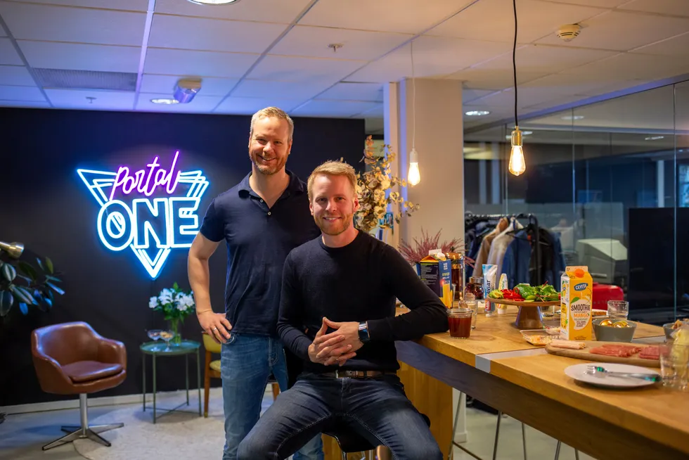 Gründerne har klar Portal Ones første store emisjon: Til venstre administrerende direktør Bård Anders Kasin og til høyre innholdssjef Stig Olav Kasin.
