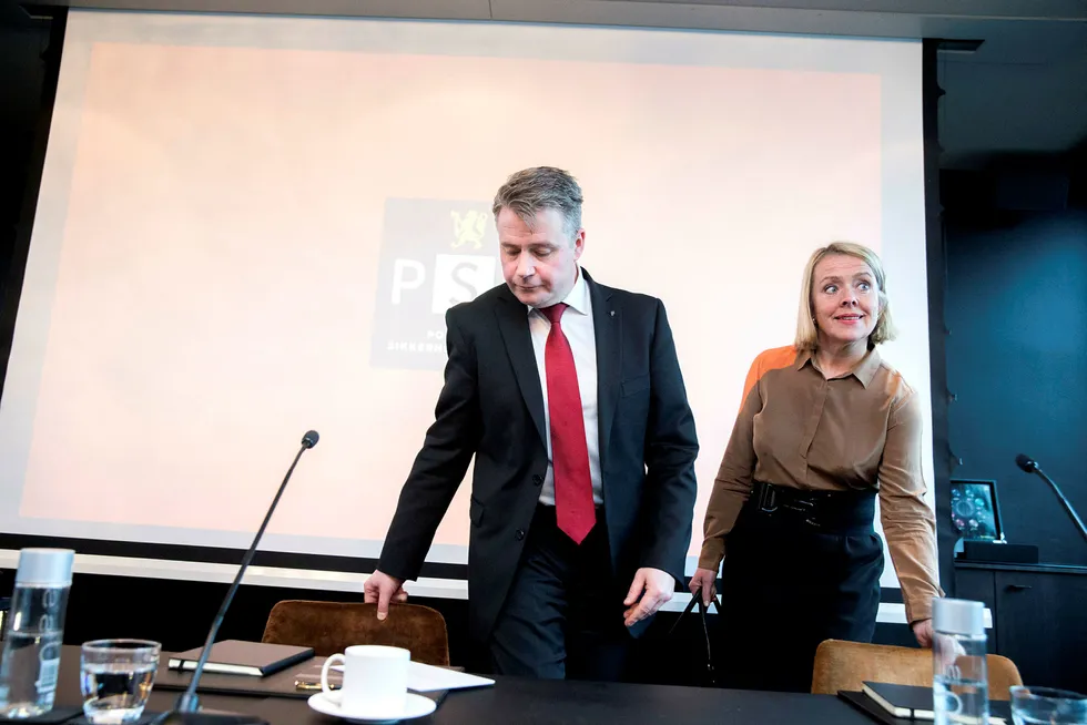Justisminister Per-Willy Amundsen (Frp) og sjef for PST Benedicte Bjørnland (t.h.) under PSTs presentasjonen av trusselvurdering for 2017. Foto: Berit Roald/NTB scanpix