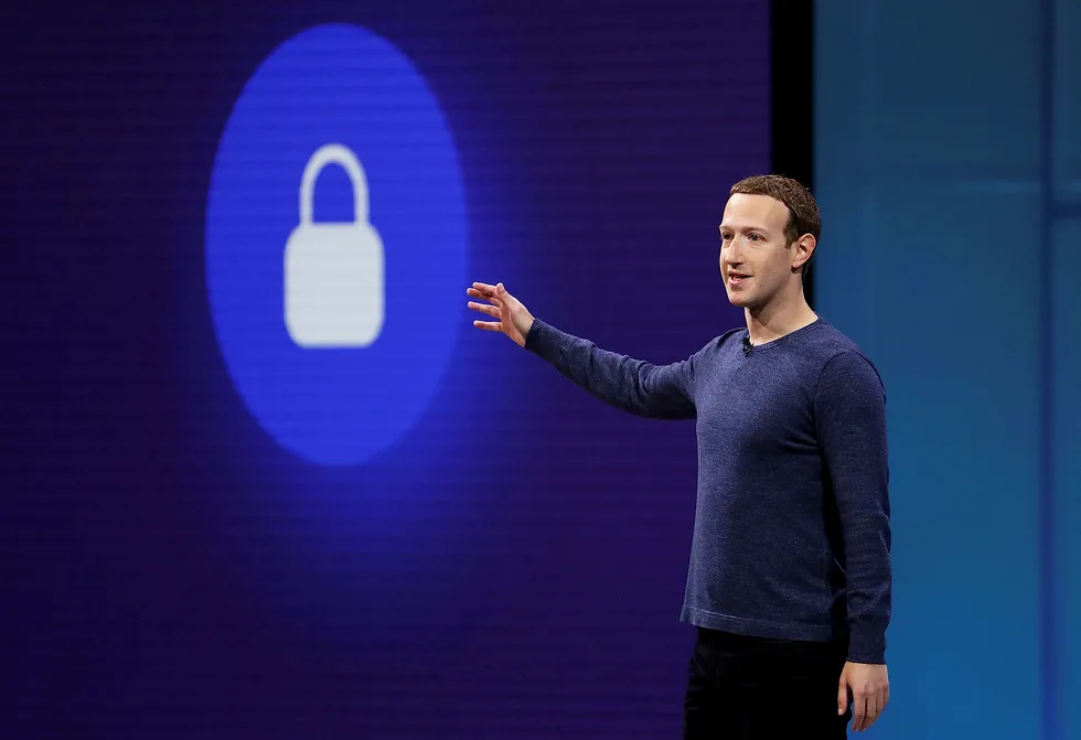 Facebook-sjef Mark Zuckerberg sa på selskapets utviklerkonferanse i april at han ønsket at det skulle bli like enkelt å sende penger som å sende et bilde. Nå lanserer han kryptovalutaen Libra.