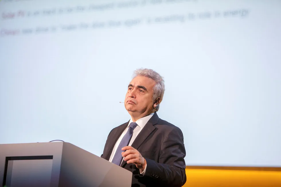 Leder Fatih Birol i IEA presenterte tirsdag morgen byråets såkalte energibibel, «World Energy Outlook», som forsøker å spå utviklingen i energimarkedene i flere tiår fremover. Foto: Javad Parsa
