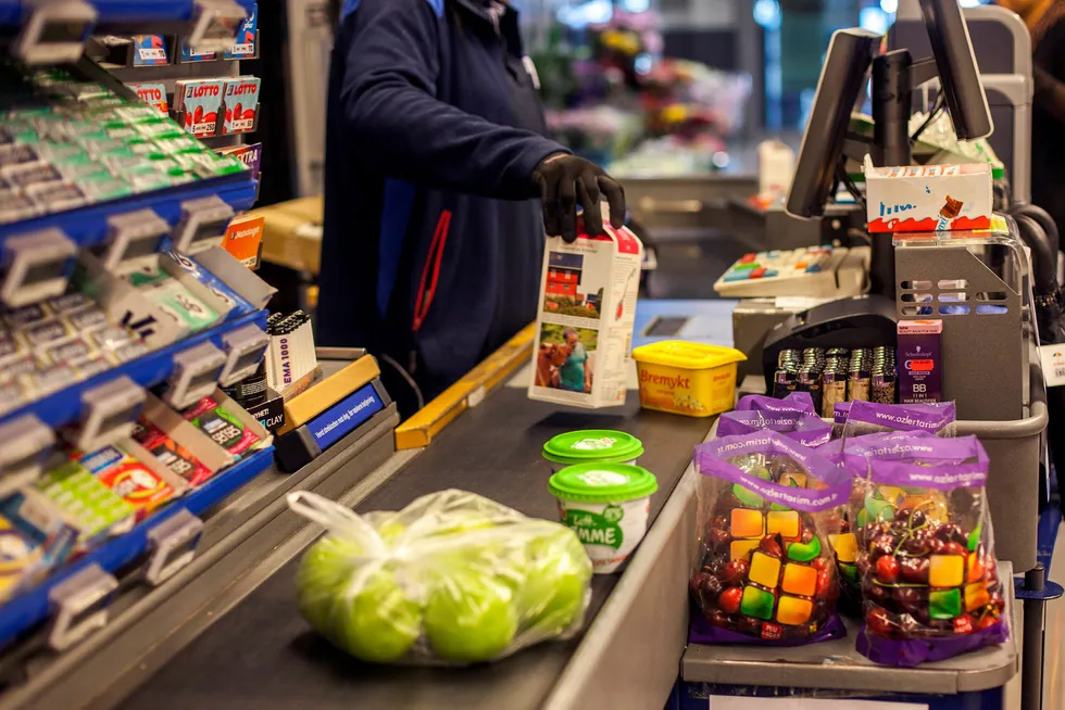 Prisene på matvarer har steget med 3,4 prosent det siste året.