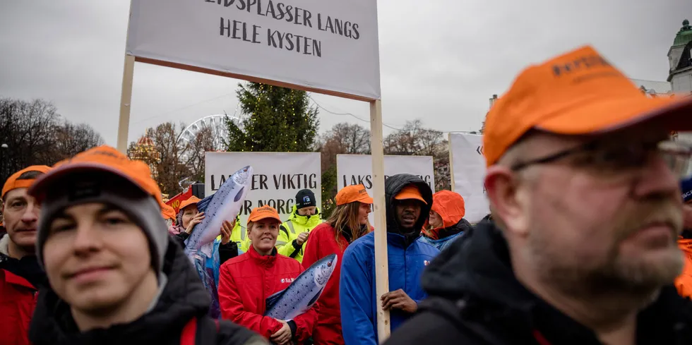 Forslaget til grunnrenteskatt på havbruk har mobilisert mange langs kysten. I november dro noen hundre lakseansatte til Oslo for å markere sin motstand.