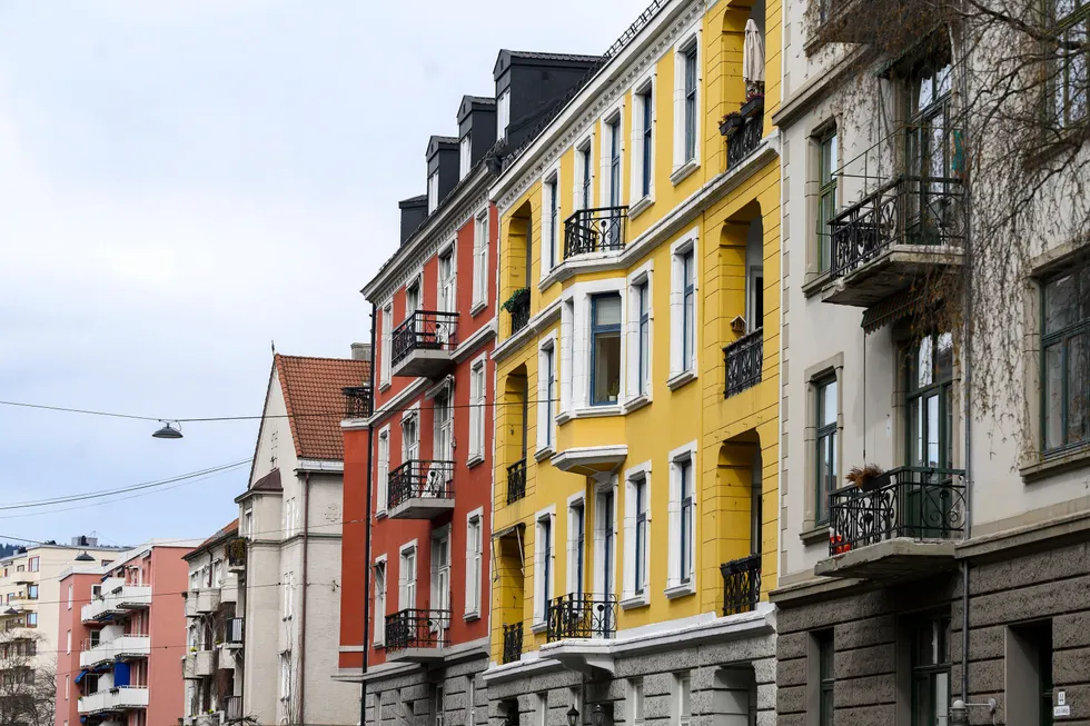 Ferske prognoser anslår at boligprisene i Oslo skal falle rundt ti prosent fra nå til utgangen av 2023.