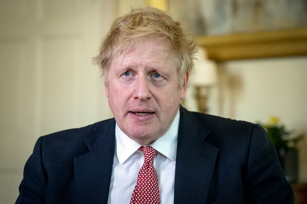 Storbritannias statsminister Boris Johnson vil være tilbake på jobb mandag, skriver The Telegraph.
