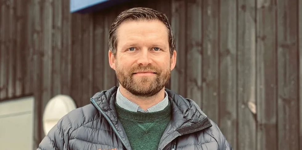 Harald Larssen, som leder Lerøy Midt, har store størstedelen av livet jobbet med sjørelatert arbeid, både som ekstrahjelp på oppdrettsanlegg, i sjøforsvaret og som leder i Lerøy-systemet.