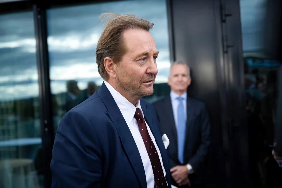 Kjell Inge Røkke krever å bli blir ny styreleder i Rec Silicon - og det med en gang!