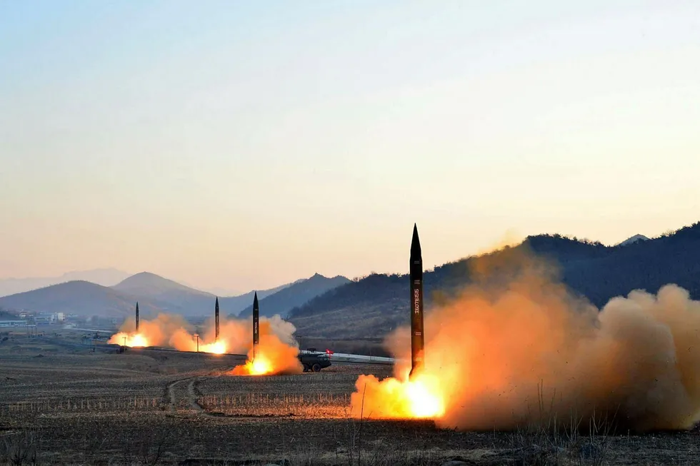 Nordkoreanske rakettester og våpenutvikling fortsetter, tross sanksjonene mot landet. Nå føyes nye navn til svartelisten for landet. Foto: Korean Central News Agency / Korea News Service / AP / NTB scanpix