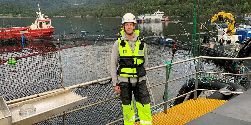 Dagleg leiar i Lingalaks, Kristian Botnen ute på ein av lokalitetane til selskapet. Han prøver å vera ute på anlegg minst ein gong i veka.