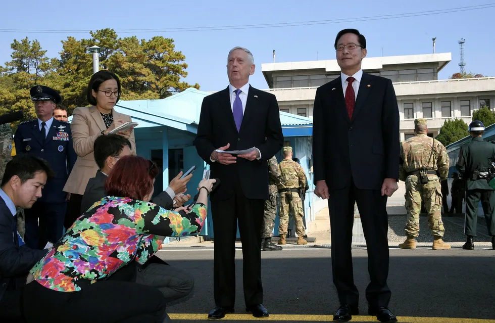 USAs forsvarsminister Jim Mattis og hans sørkoreanske kollega Song Young-moo. Foto: Jung Yeon-je/NTB Scanpix