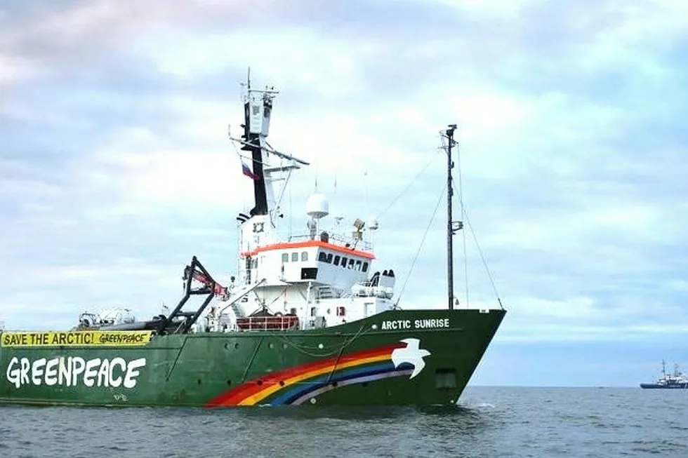 En route to Barents: Greenpeace ship Arctic Sunrise