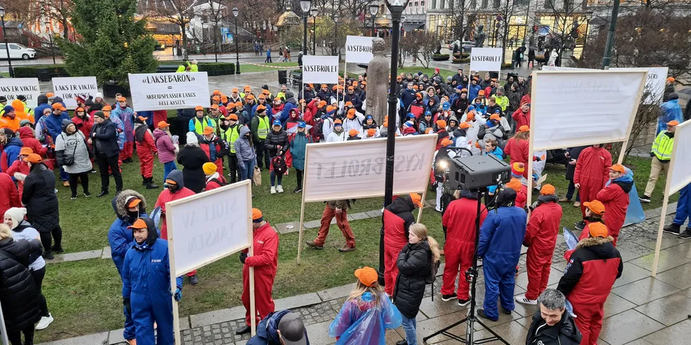Grunnrenteskatt var noe folk demonstrerte mot i 2021, både i Rørvik, på Frøya og i Oslo.