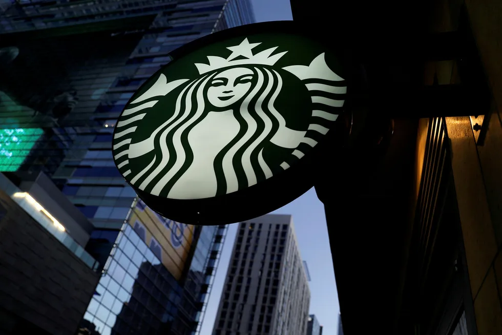 EU-domstolen har avvist EU-kommisjonens krav om at den amerikanske kafégiganten Starbucks må etterbetale opptil 30 millioner euro i skatt til Nederland.