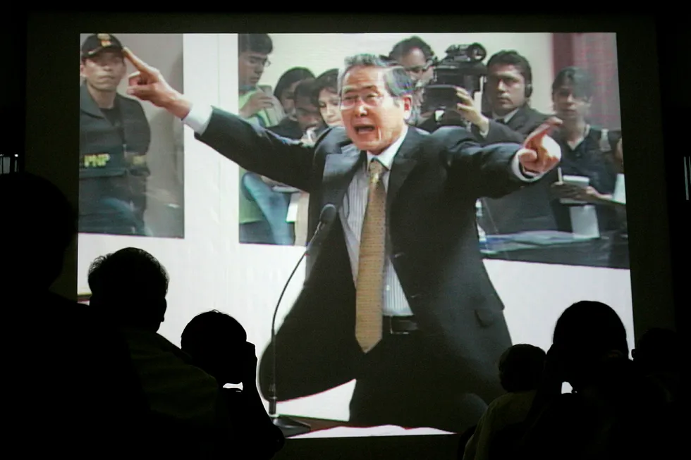 Arkivfoto fra rettssaken mot Alberto Fujimori, som nå benådes av helsemessige årsaker. Foto: Martin Mejia / AP / NTB scanpix Foto: Martin Mejia