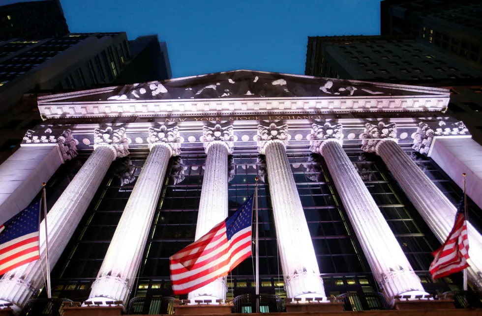 Dow Jones-indeksen avslutter året 13,4 prosent høyere enn i fjor. Foto: Mark Lennihan