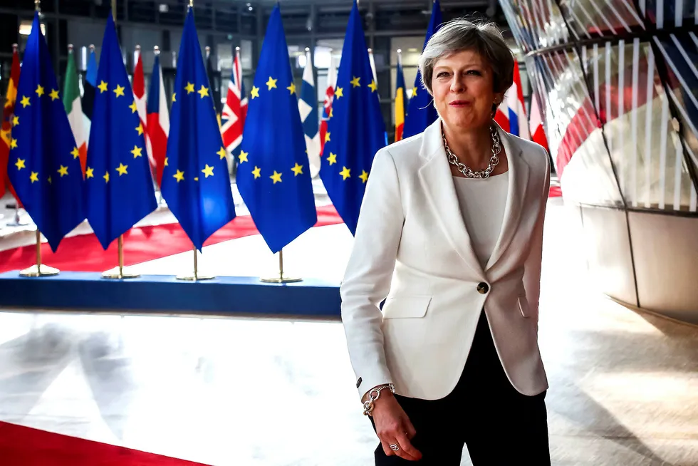 Storbritannias statsminister Theresa May sliter med splittelse i egen regjering foran fredagens varslede tale om veien videre for brexit-forhandlingene. Her er May avbildet når hun ankommer et EU-møte i Brussel i juni i år. Foto: AURORE BELOT/AFP/NTB scanpix