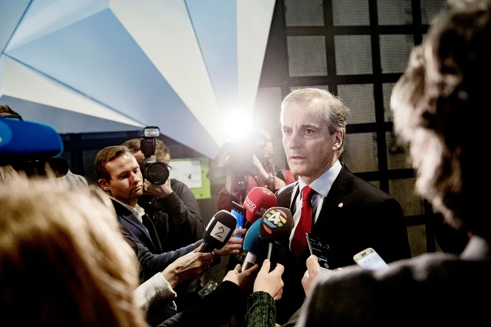 Partileder Jonas Gahr Støre møtte pressen før talen. Foto: Fartein Rudjord