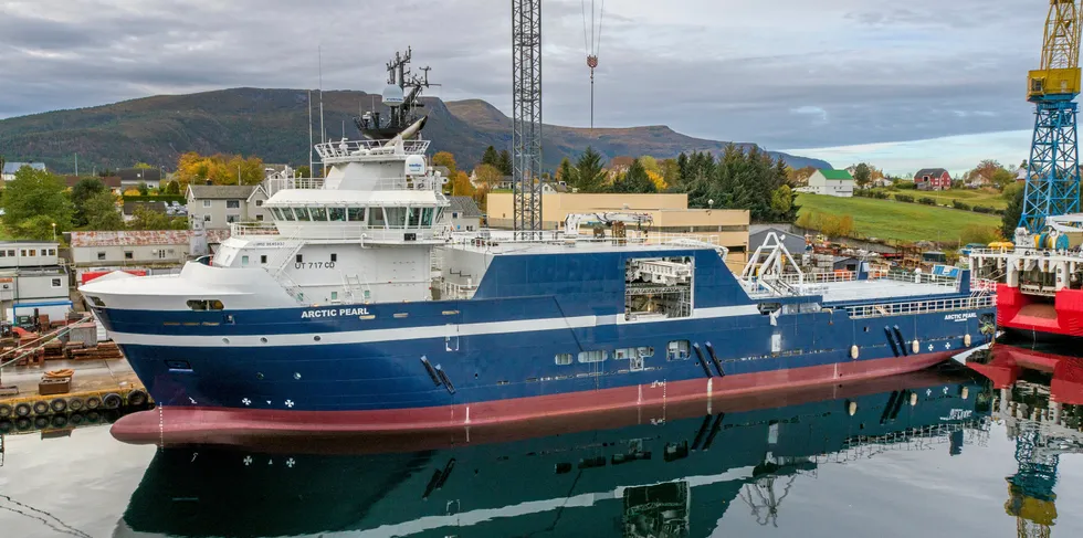 «Arctic Pearl» er et tidligere seismikkskip som nå er blitt bygget om ved Fiskarstrand Verft til et fiskefartøy.