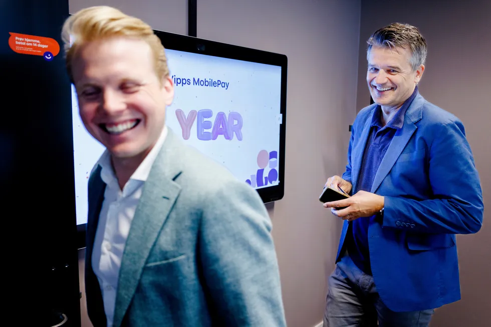 Vipps Mobilepay-sjef Rune Garborg (fra høyre) og finansdirektør Andreas Saastad mener selskapet er på vei mot første overskudd i 2026, ved hjelp av høy vekst innen netthandel. I fjor økte tapene kraftig.